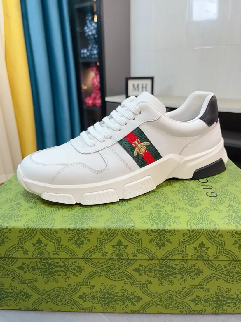 Men's shoes 💰560🌹🌹GUCCI [Gucci] New high-end brand of men's shoes, the latest fashionable casual men's shoes, trendy and versatile, relaxed and sporty style, uppers imported from Italy, first-layer cowhide, genuine leather lining, and ultra-fine workmanship. Original personalized fashionable rubber wear-resistant outsole, light and comfortable on the foot, size 38-44